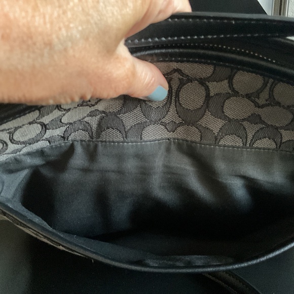 Classic COACH pre-loved cross body bag - Picture 4 of 12